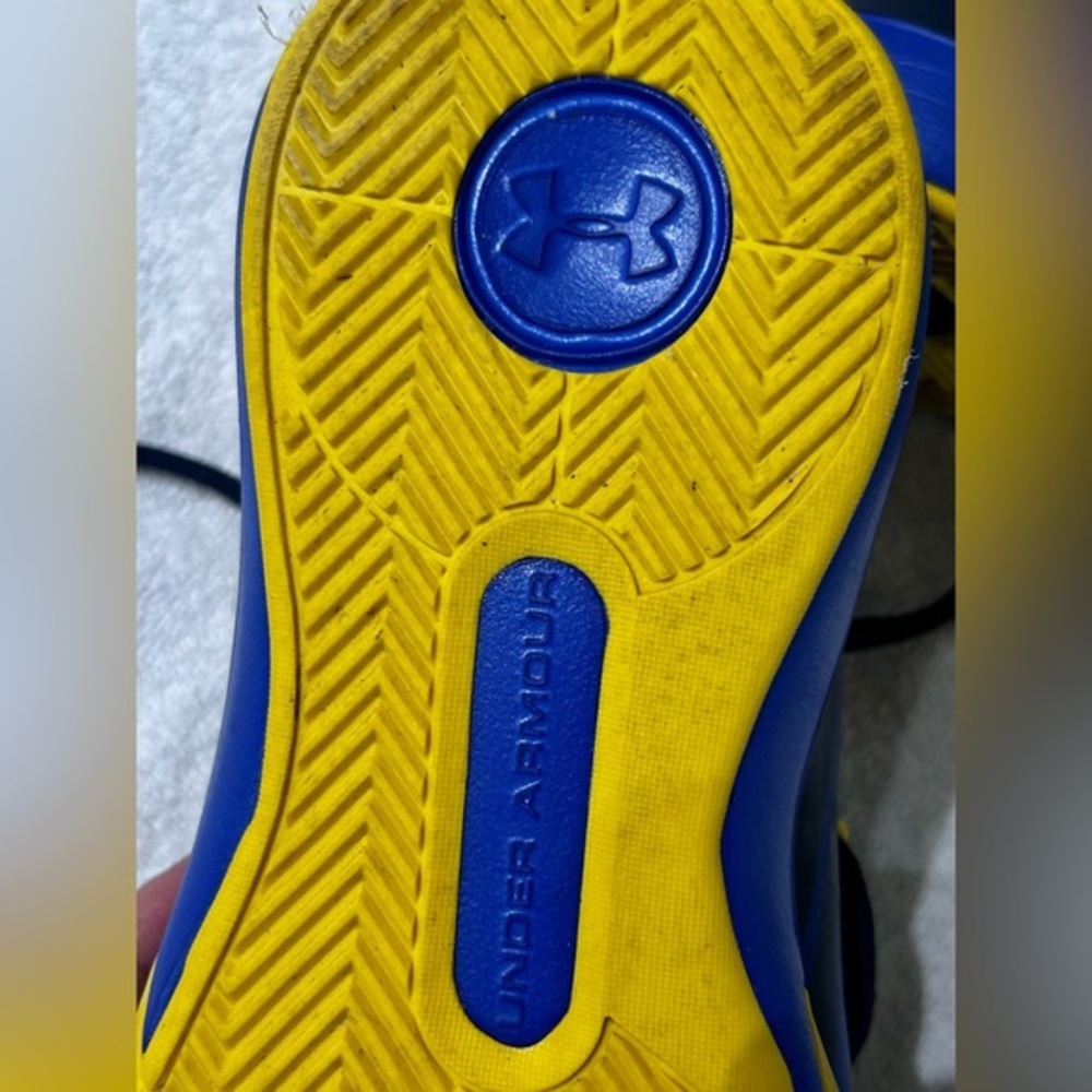 Under armour youth lockdown blue and yellow‎ sneakers size 6, barely worn - Picture 12 of 15